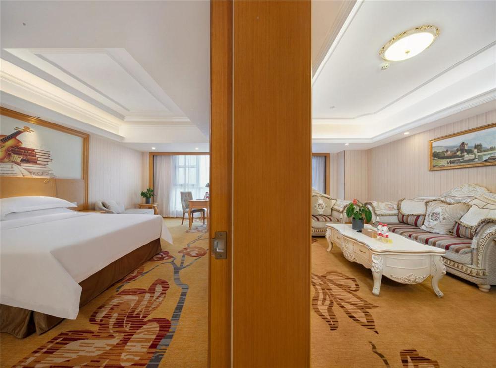 Vienna Hotel Zhengzhou Zhongyuan Futa エクステリア 写真